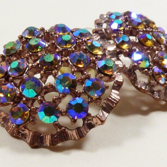 Gold Tone Metal Pink Purple color Aurora Borealis Rhinestones round earrings - Picture 5 of 7